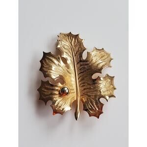 Giovanni Realistic Gold Tone Textured Curled Leaf Pin Brooch Signed
